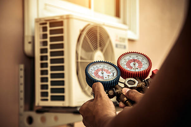 Professional Hvac technician working in Smithville, TN